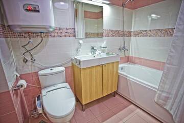 Фото номера Люкс с видом на город Апартаменты Apart Hotel Arbat Vladivostok г. Владивосток 6